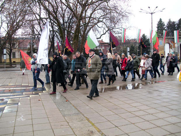 Шествие, посветено на годишнината от Освобождението, премина през улиците на Кюстендил
