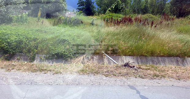 Вандали са изпотрошили пътните знаци по пътя между Дупница и с. Яхиново