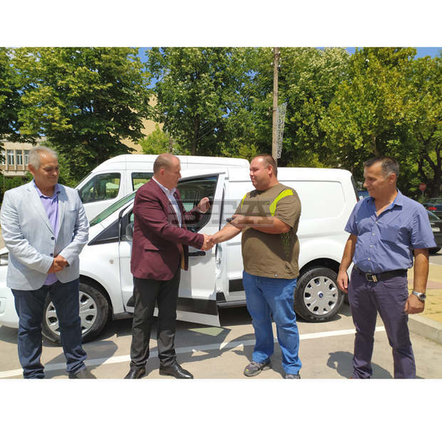 Община Кубрат купи нов автомобил за нуждите на общинското предприятие "Социални услуги"