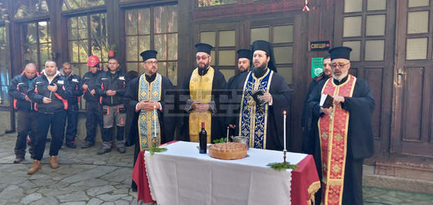 Пет неизвестни пласта стенописи са разкрити при ремонта на черквата "Св. Успение Богородично" в Кюстендил