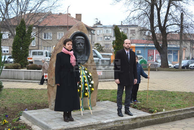 Възпоменателна церемония по повод 147 години от смъртта на Васил Левски събра в Павликени стотици граждани