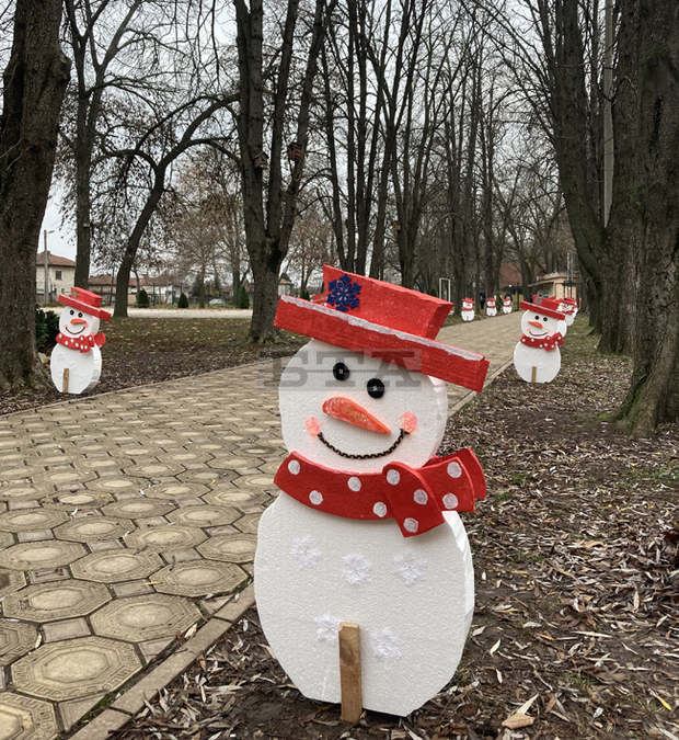 Плевенската Община Левски за първи път награди училища, фирми и частни лица за "Най-добра празнична украса"