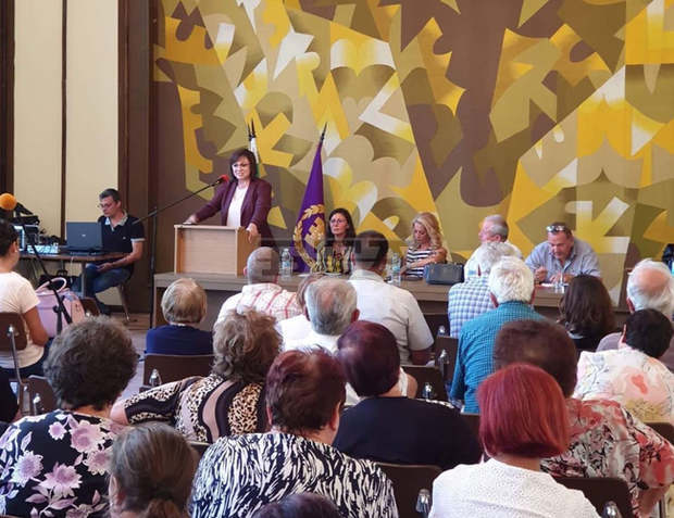 Корнелия Нинова обяви кандидата на БСП за кмет на Ловеч
