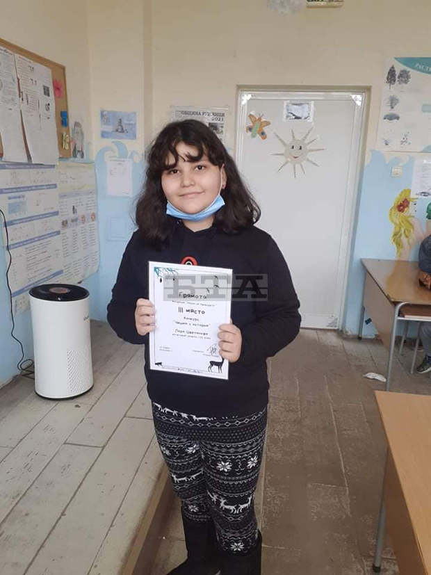 Четвъртокласничката Лора Цветанова от видинското село Дреновец спечели трето място в конкурса "Чешма с история"