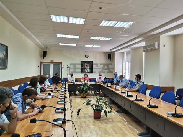 Не се препоръчват селски събори със струпване на много хора, но може да се организират художествени програми на открито, посочват от здравната инспекция в Ловеч