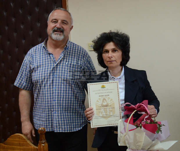 Седем преподаватели от област Кърджали получиха отличия "Неофит Рилски" Седем преподаватели от област Кърджали получиха отличия "Неофит Рилски"