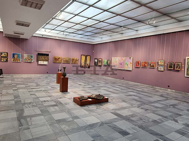 Коледна изложба на кюстендилските художници е подредена в художествената галерия "Владимир Димитров-Майстора"