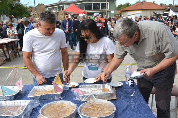 Майстори и любители на баклавата се събраха в ловешкото село Малиново