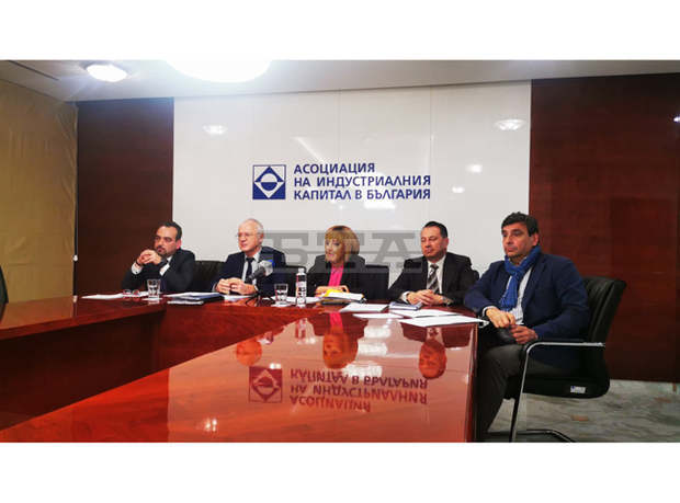 Мая Манолова: Целта на "Изправи се! Мутри вън!" е в края на следващия мандат минималният месечен доход да стане 1250 лева