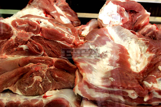 От магазин в Ракитово са иззети 700 килограма месо без документи