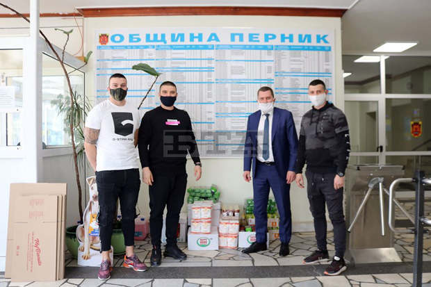 Млади перничани дариха хранителни продукти Млади перничани дариха хранителни продукти