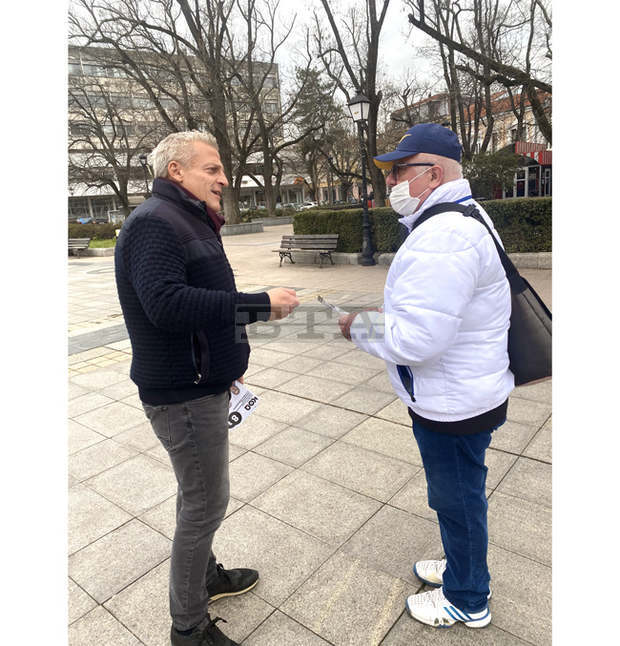 Защо за правителството е по-лесно да заключи цялата държава три пъти, отколкото да накара цялата здравна система да заработи, пита Петър Москов