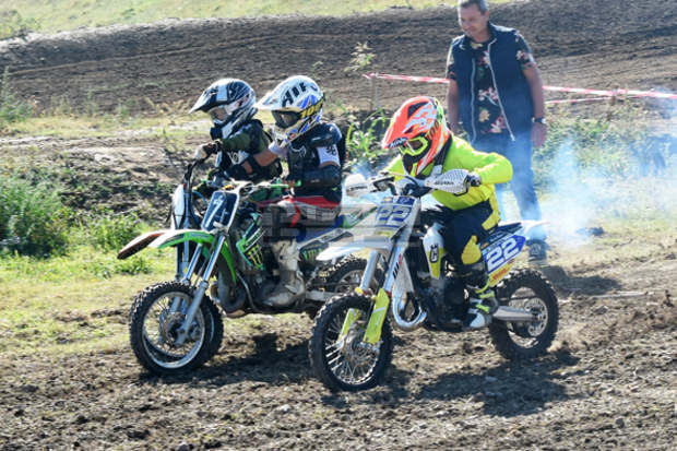 Мотокрос за малки и големи състезатели направиха край ломското село Ковачица