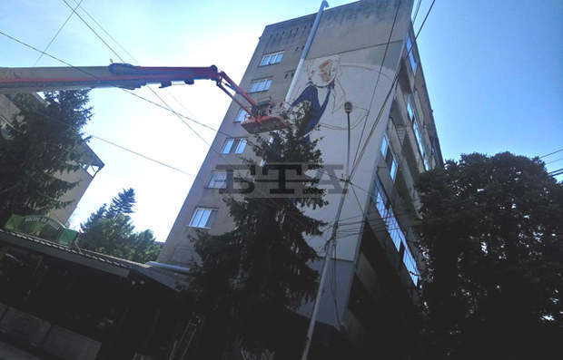 Насимо представя в родното Търговище изложбата "Животът е училище" Насимо представя в родното Търговище изложбата "Животът е училище"