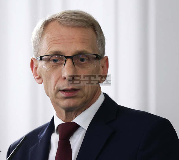 Към момента, без Габрово, 515 са паралелките в дистанционно обучение в страната, има и 24 групи в детските градини, каза министър Николай Денков