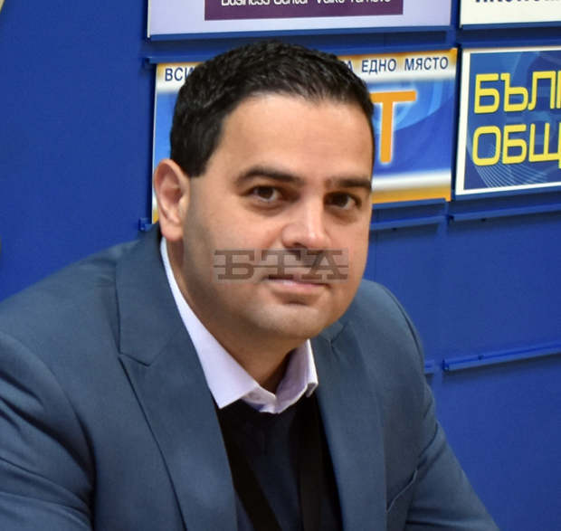 Партия "Продължаваме промяната" печели изборите във Великотърновско, Румен Радев и Илияна Йотов са с най-голяма подкрепа в президентската надпревара Партия "Продължаваме промяната" печели изборите във Великотърновско, Румен Радев и Илияна Йотов са с най-голяма подкрепа в президентската надпревара