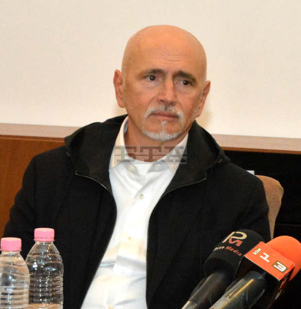 Министър Николай Събев възразява срещу изграждането на фотоволтаична централа на територията на бившето летище в Силистра Министър Николай Събев възразява срещу изграждането на фотоволтаична централа на територията на бившето летище в Силистра