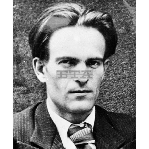 Завършил е обявеният от тутраканското читалище "Никола Йонков Вапцаров" национален конкурс за видеоклип "Съвременна интерпретация на Вапцаров стих"