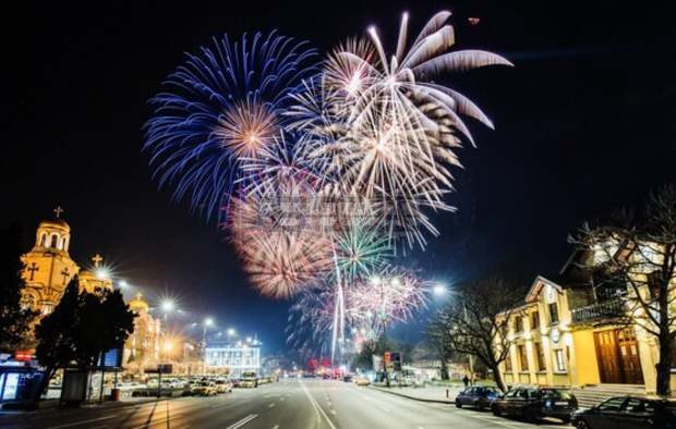 Варна ще посрещне новата 2022 година със заря и ледени фигури