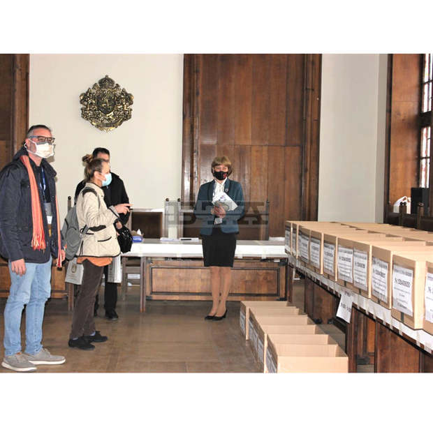 Наблюдатели на предстоящите избори от ОССЕ днес са се срещнали с кмета на Плевен