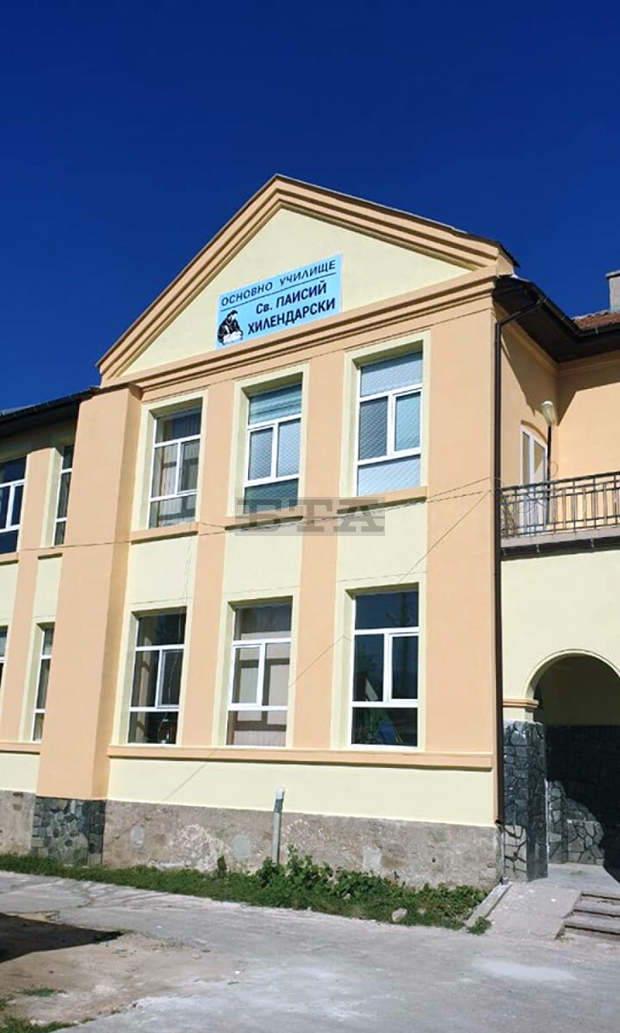 Приключи ремонтът на училището в разложкото село Баня