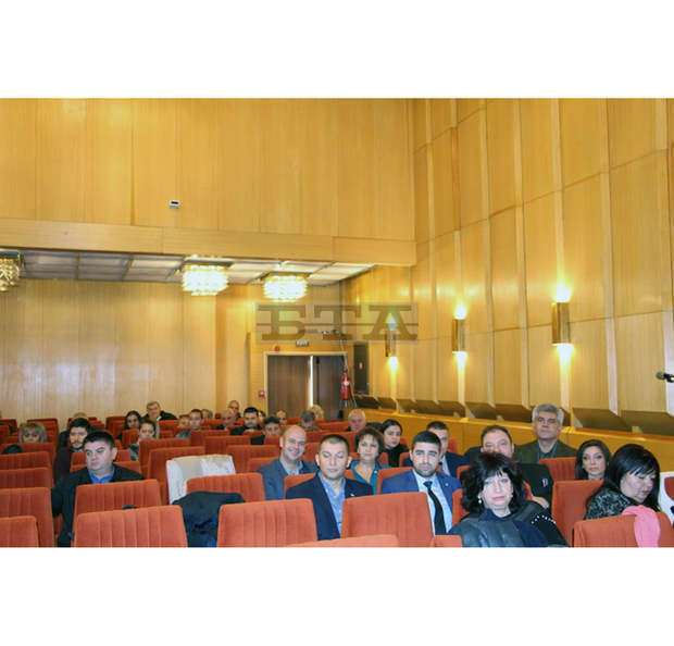 Пет училища в Перник искат освобождаване от такса "Смет"