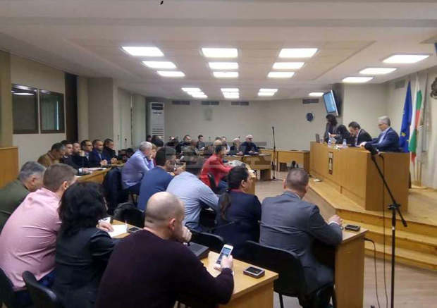 Плевен ще кандидатства за държавно финансиране за ремонт на няколко спортни зали Плевен ще кандидатства за държавно финансиране за ремонт на няколко спортни зали