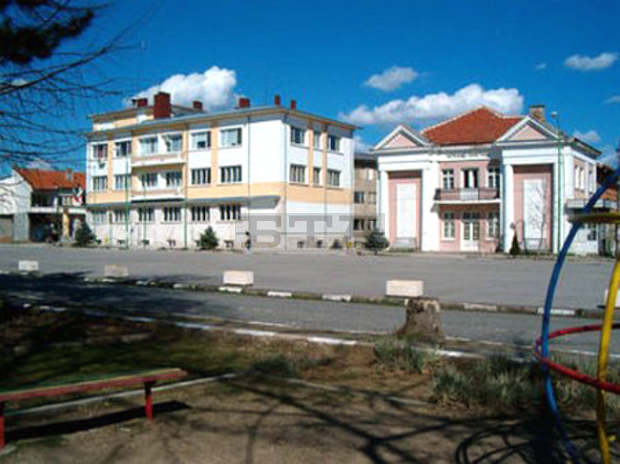 Обновяват се два площада и паркът в Ново село и Неговановци, Видинско