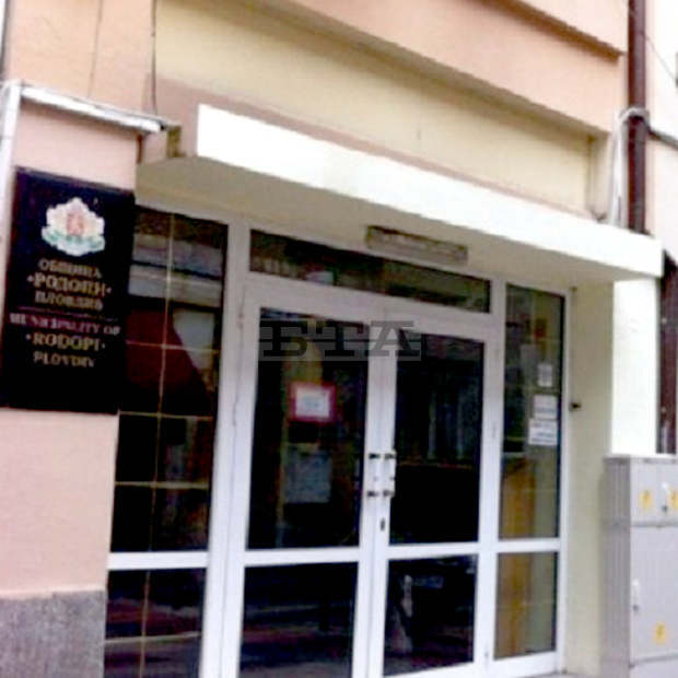 Ръководството  и съветниците на община "Родопи" събраха средства за болно дете от село Устина