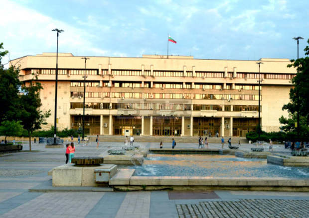 Затворената за дезинфекция заради коронавируса община Русе работи вече нормално Затворената за дезинфекция заради коронавируса община Русе работи вече нормално