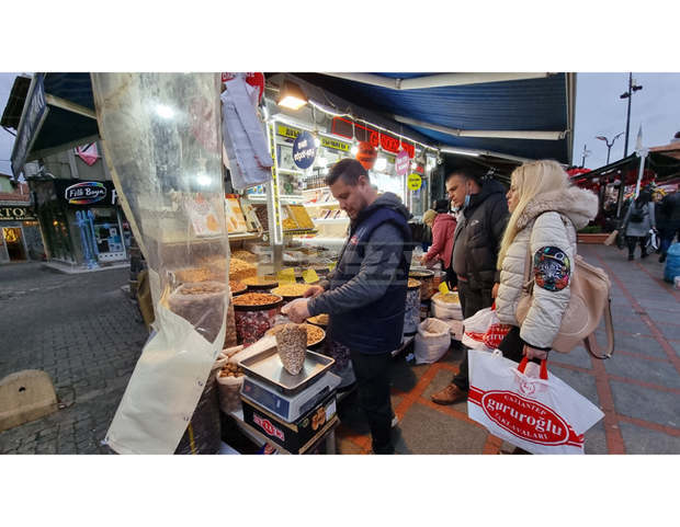 Евтини стоки и вкусна храна привличат туристите в Одрин