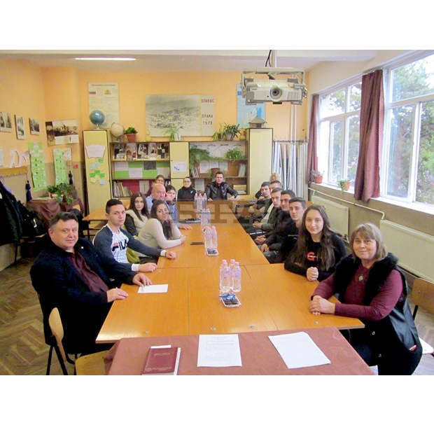 От какви специалисти се нуждае общината е обсъждал със зрелостници кметът на Опака Мехидин Кадиров