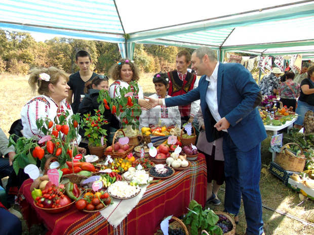 Есенното изобилие на Търговищкия край беше представено на традиционен събор