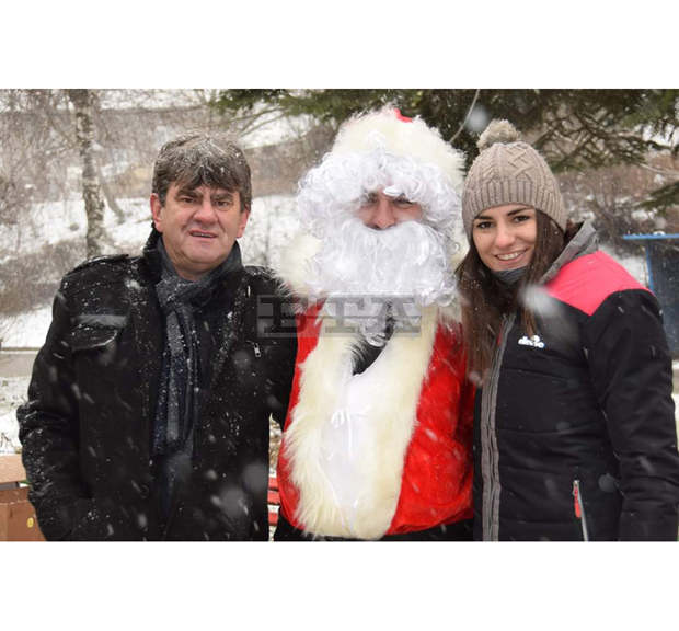 Коледен базар събра повече от 1500 лв. за инфекциозното отделение на Пернишката болница