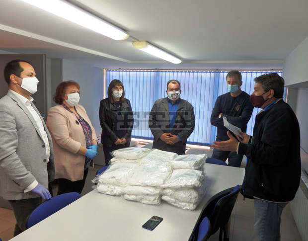 ГЕРБ - Враца дари защитни облекла и средства за специални легла на МБАЛ "Христо Ботев" ГЕРБ - Враца дари защитни облекла и средства за специални легла на МБАЛ "Христо Ботев"