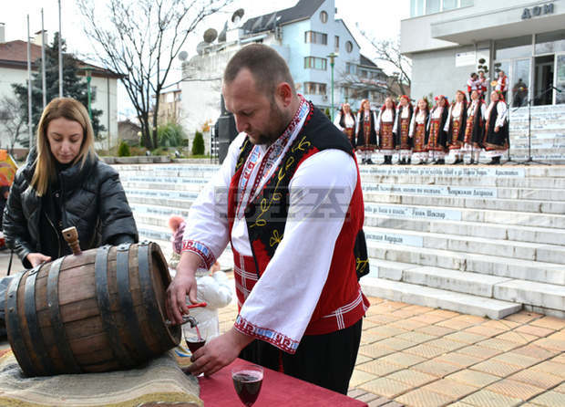 За двайсет и седма поредна година в Сандански отличиха "цар на виното"
