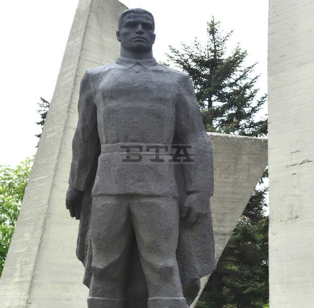 В Добрич на паметника на загиналите добруджанци във Втората световна война ще бъдат изписани още 112 имена В Добрич на паметника на загиналите добруджанци във Втората световна война ще бъдат изписани още 112 имена