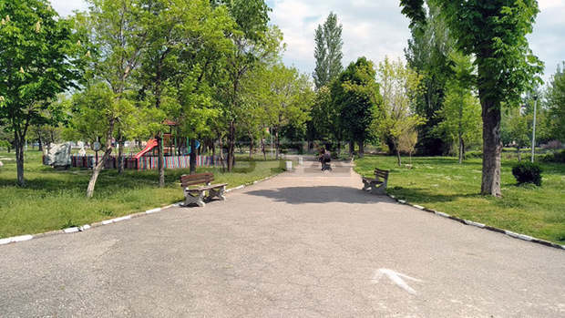 Достъпната част на парковете в Асеновград са обозначени със знаци и маркировка Достъпната част на парковете в Асеновград са обозначени със знаци и маркировка