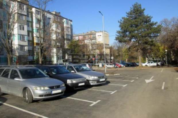 В Русе общински служители обхождат и събират информация за нужния ремонт на междублокови пространства