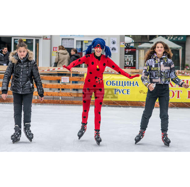 Мики Маус, Спайдърмен и Мечо Пух ще забавляват децата на ледената пързалка в Русе