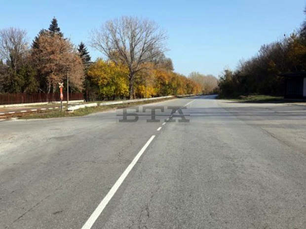 Започна опресняването на маркировката върху републиканските пътища в община Свищов Започна опресняването на маркировката върху републиканските пътища в община Свищов