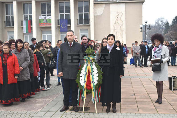 С тържествено честване Павликени отбеляза 142 години от Освобождението С тържествено честване Павликени отбеляза 142 години от Освобождението