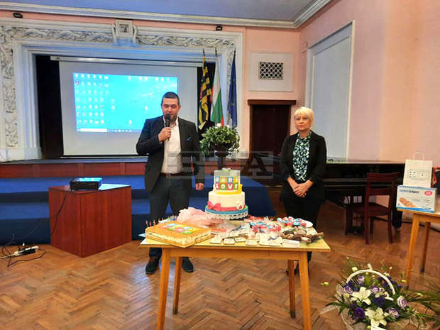 Заместник-кметът на Перник Стефан Кръстев откри изложението "Baby Love"