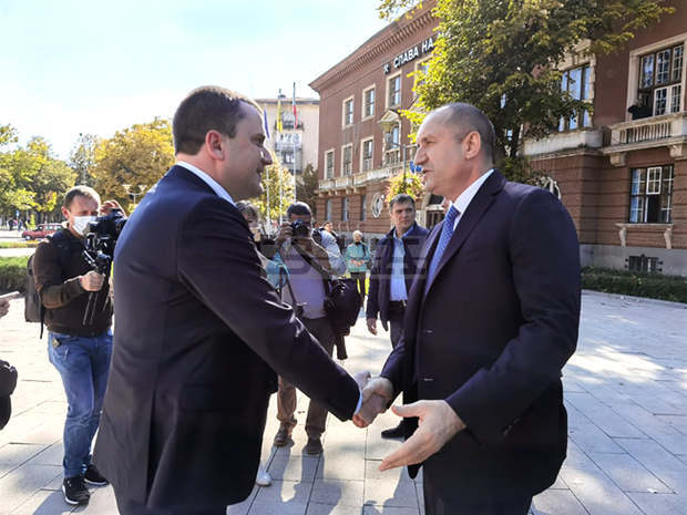 Българските граждани са защитени от повишаване на цените на тока до Нова година, според Румен Радев