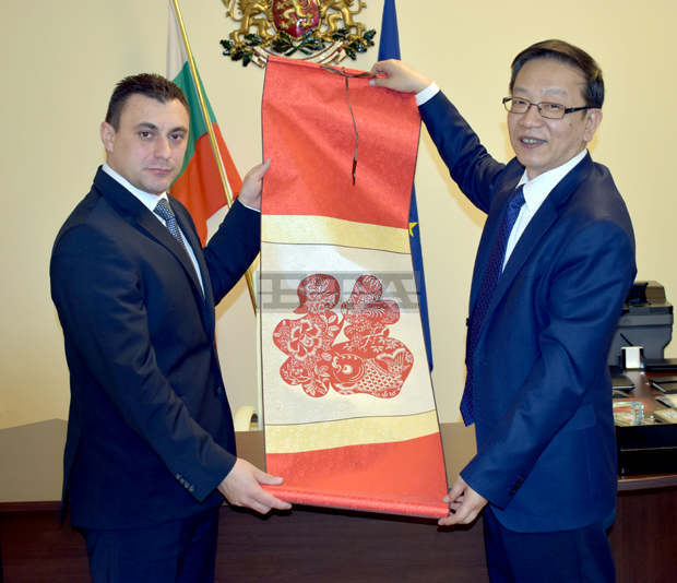 Делегация от китайската провинция  Хъбей  гостува в Перник