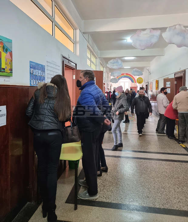 В Пернишка област до 11.00 часа са гласували 10 на сто от избирателите В Пернишка област до 11.00 часа са гласували 10 на сто от избирателите