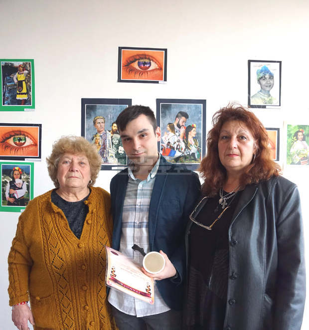 В община Левски млад автор представи фотоизложба за 3 март В община Левски млад автор представи фотоизложба за 3 март
