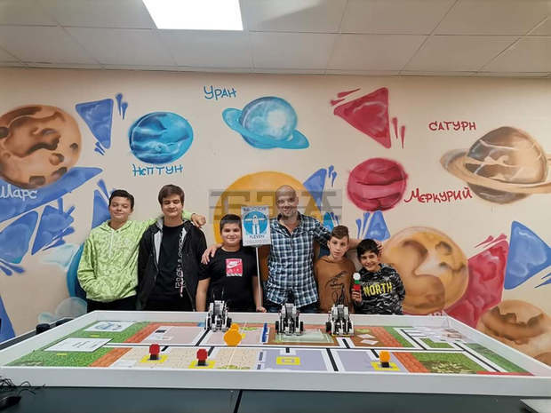 Отбор от Плевен представи България на Световна олимпиада по лего роботика