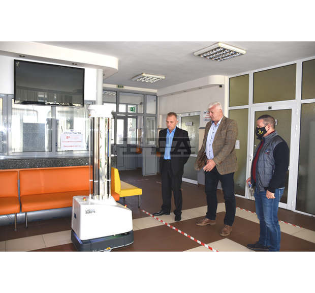 Линейка и робот за дезинфекция "ще помагат" в МБАЛ "Св. Пантелеймон" в Пловдив в борбата срещу COVID-19