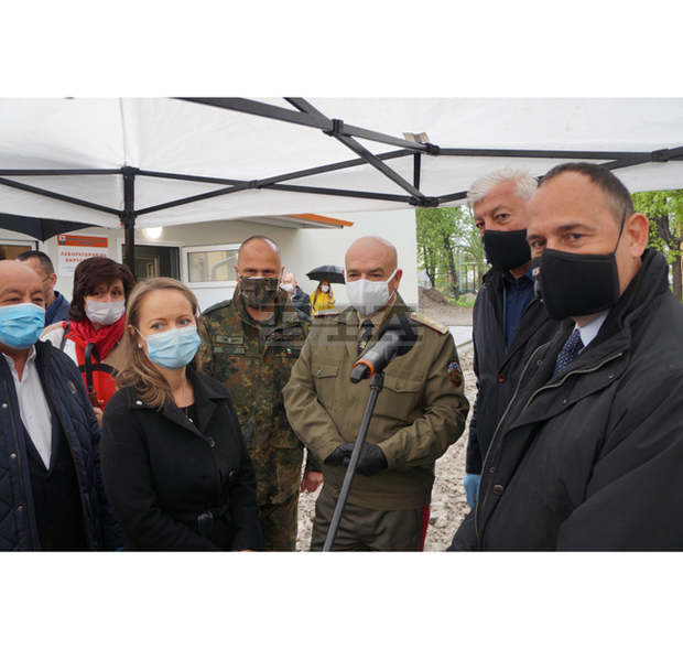 Ген. Мутафчийски откри референтната лаборатория в Пловдив Ген. Мутафчийски откри референтната лаборатория в Пловдив